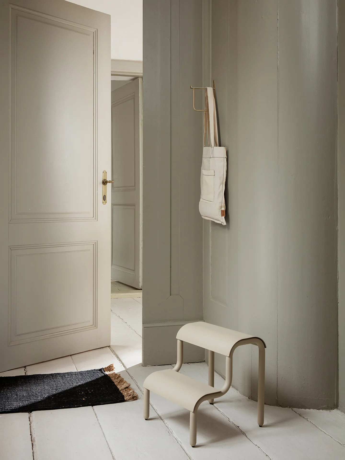 Up stegpall, Cashmere (beige) Ferm Living