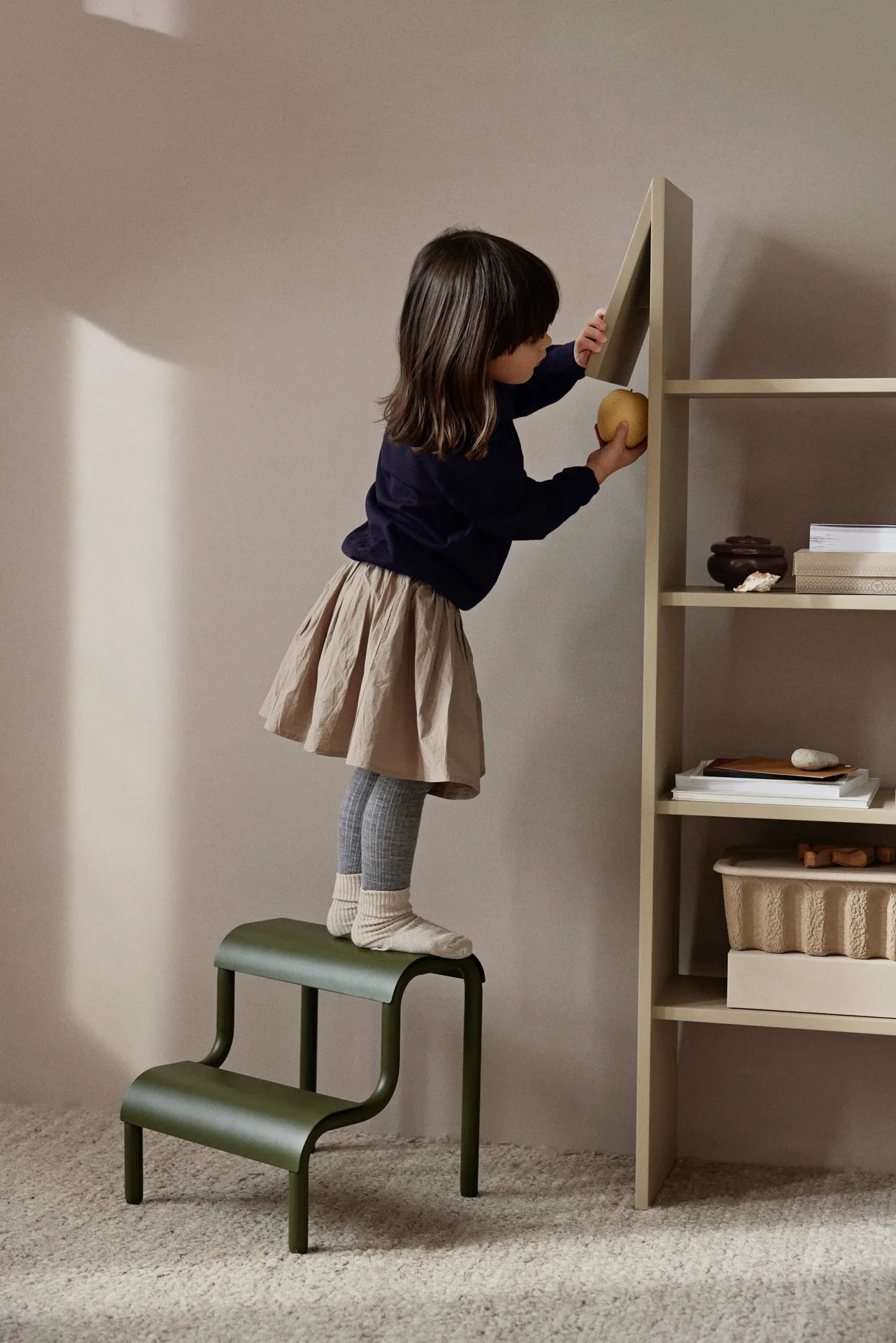 Up stegpall, Forest Green (grön) Ferm Living