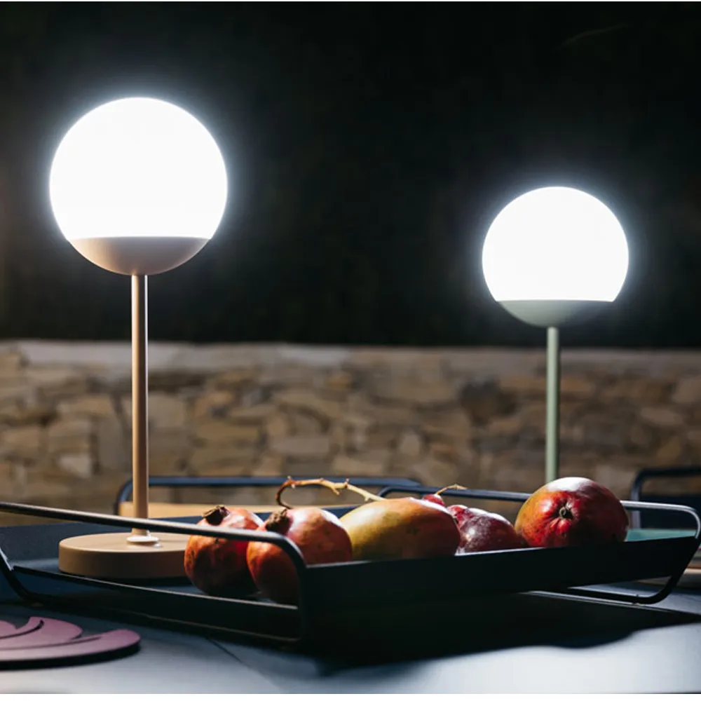 Mooon! bordslampa, Anthracite (grå), h.63 cm Fermob