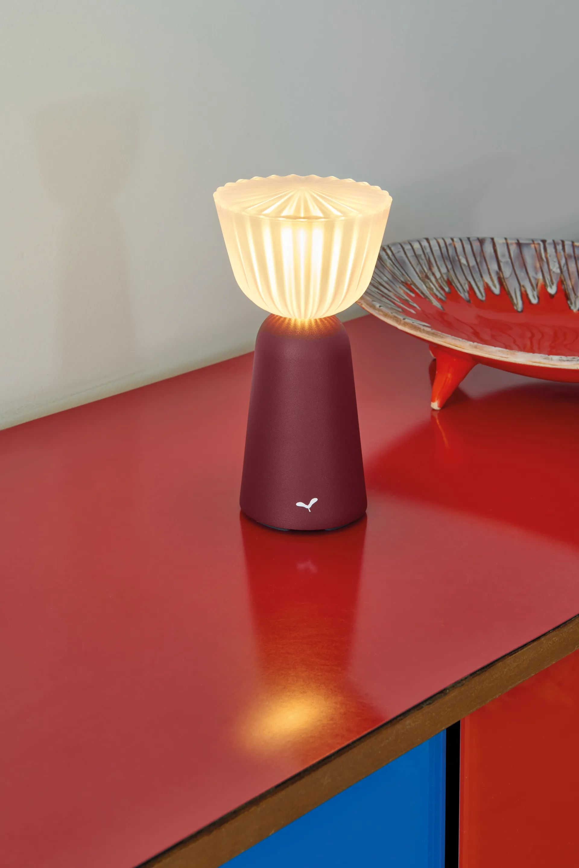 Swiing portabel bordslampa, Black cherry (vinröd) Fermob