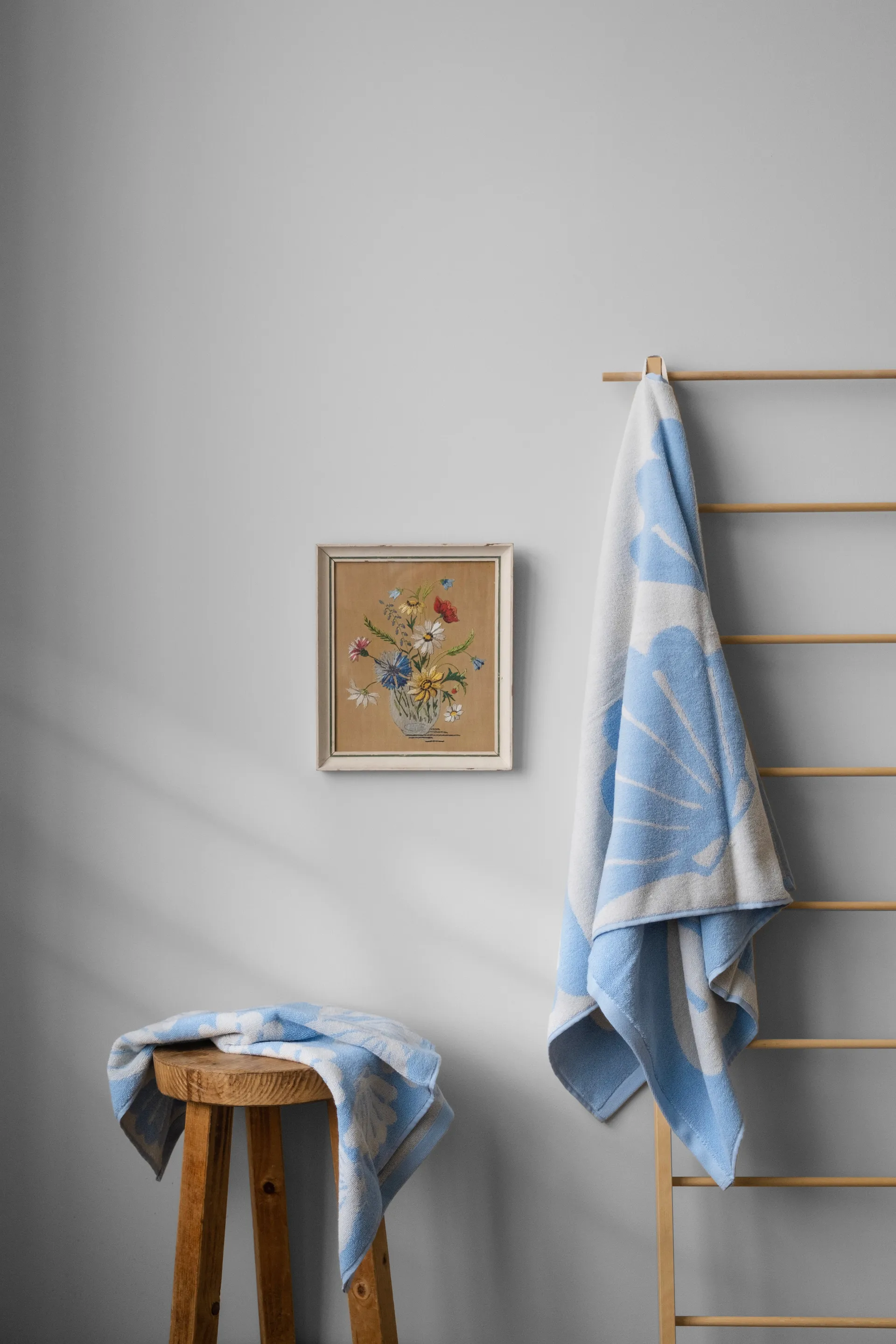 Snäcka handduk 50x70 cm, Blue Fine Little Day