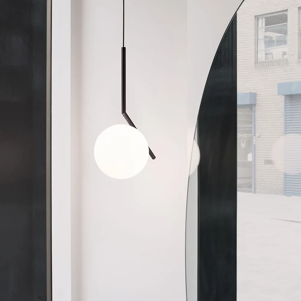 IC lights S2 pendel, Svart-opal Flos