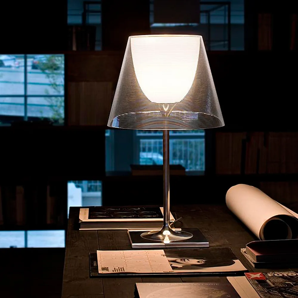KTribe T2 bordslampa, Aluminium-textilskärm Flos