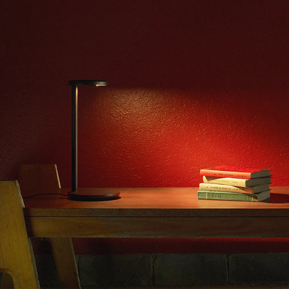Oblique bordslampa, Vit Flos