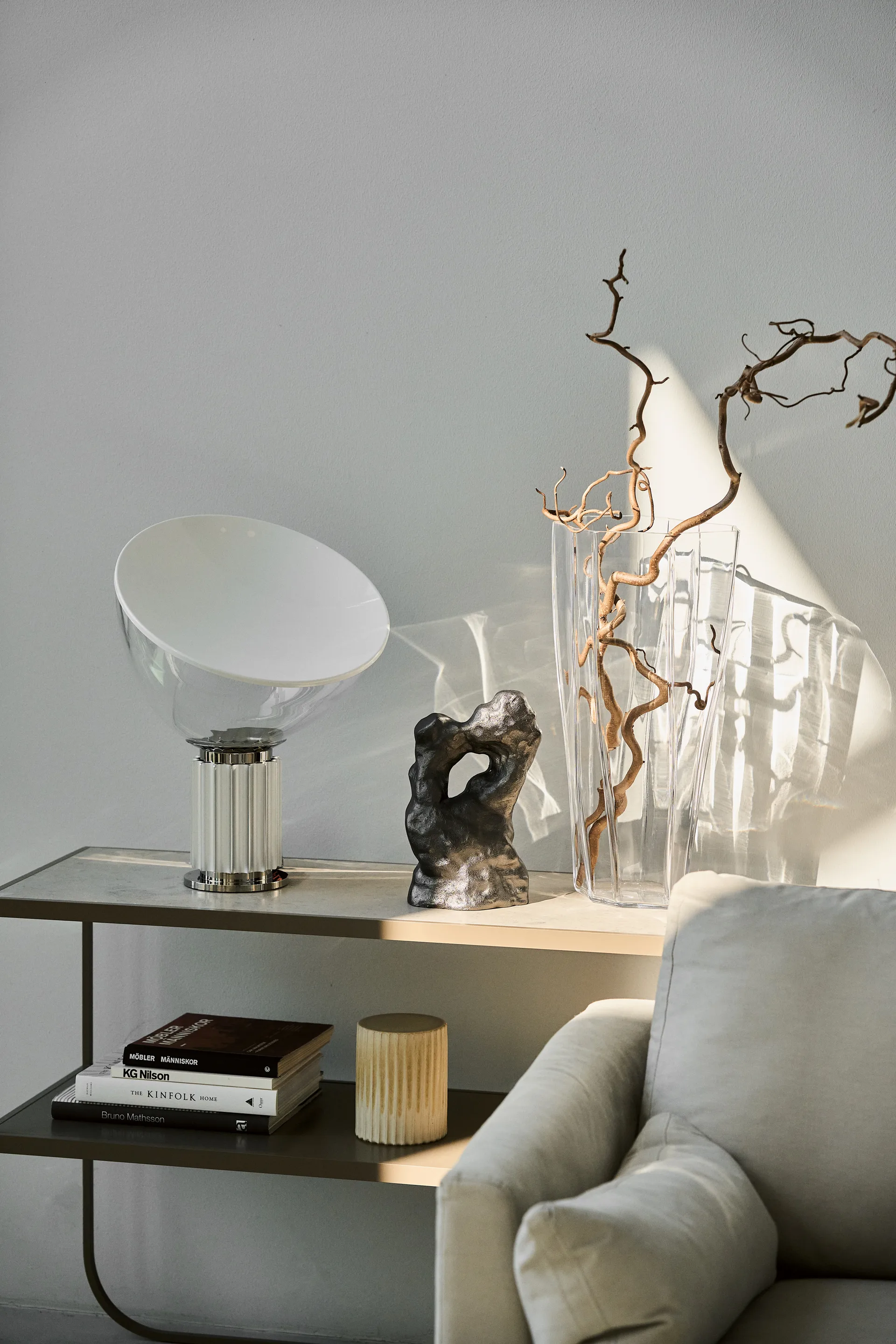 Taccia Small bordslampa LED 48,5 cm, Silver-glaskupa Flos