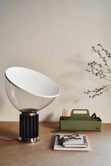 Taccia Small bordslampa LED 48,5 cm - Svart-glaskupa - Flos