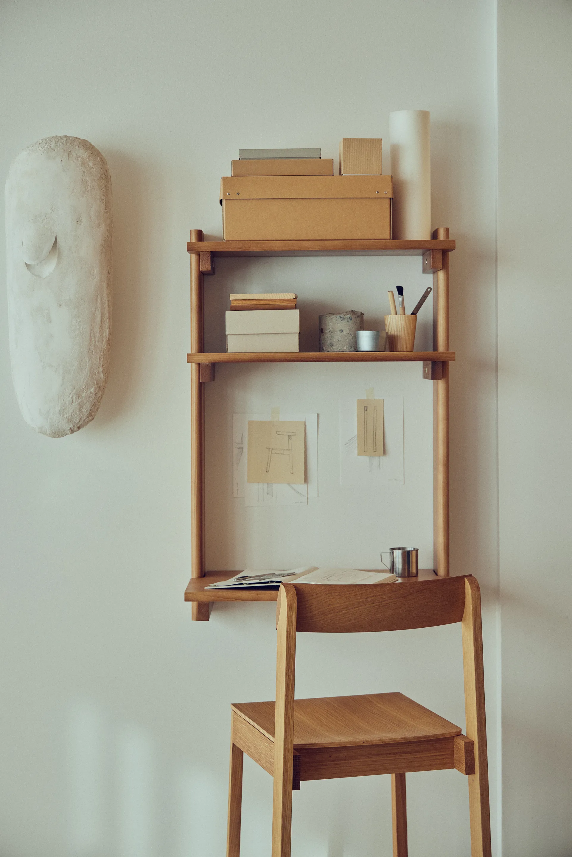 Beam Office Shelf hylla med skrivbord, Deep brown pine, 60x90,5x40 cm Form & Refine