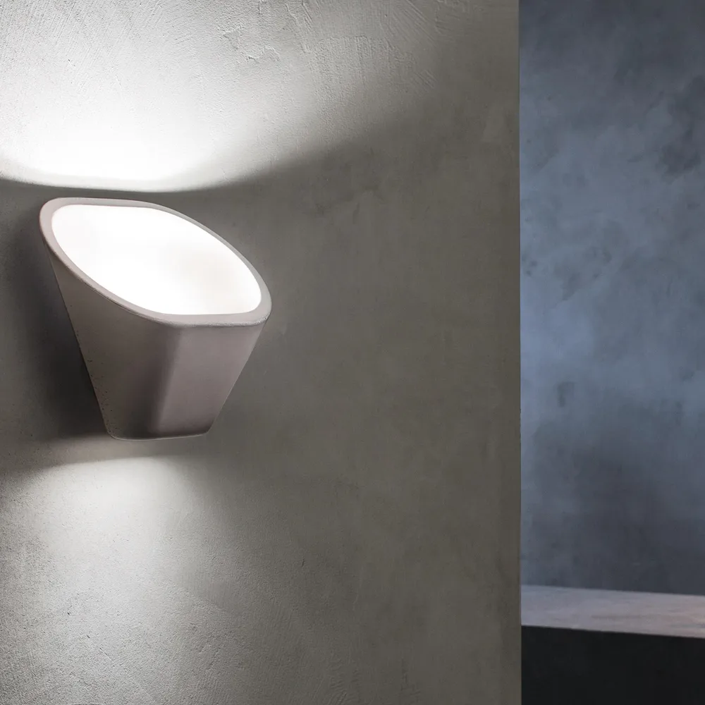 Aplomb vägglampa, grå Foscarini