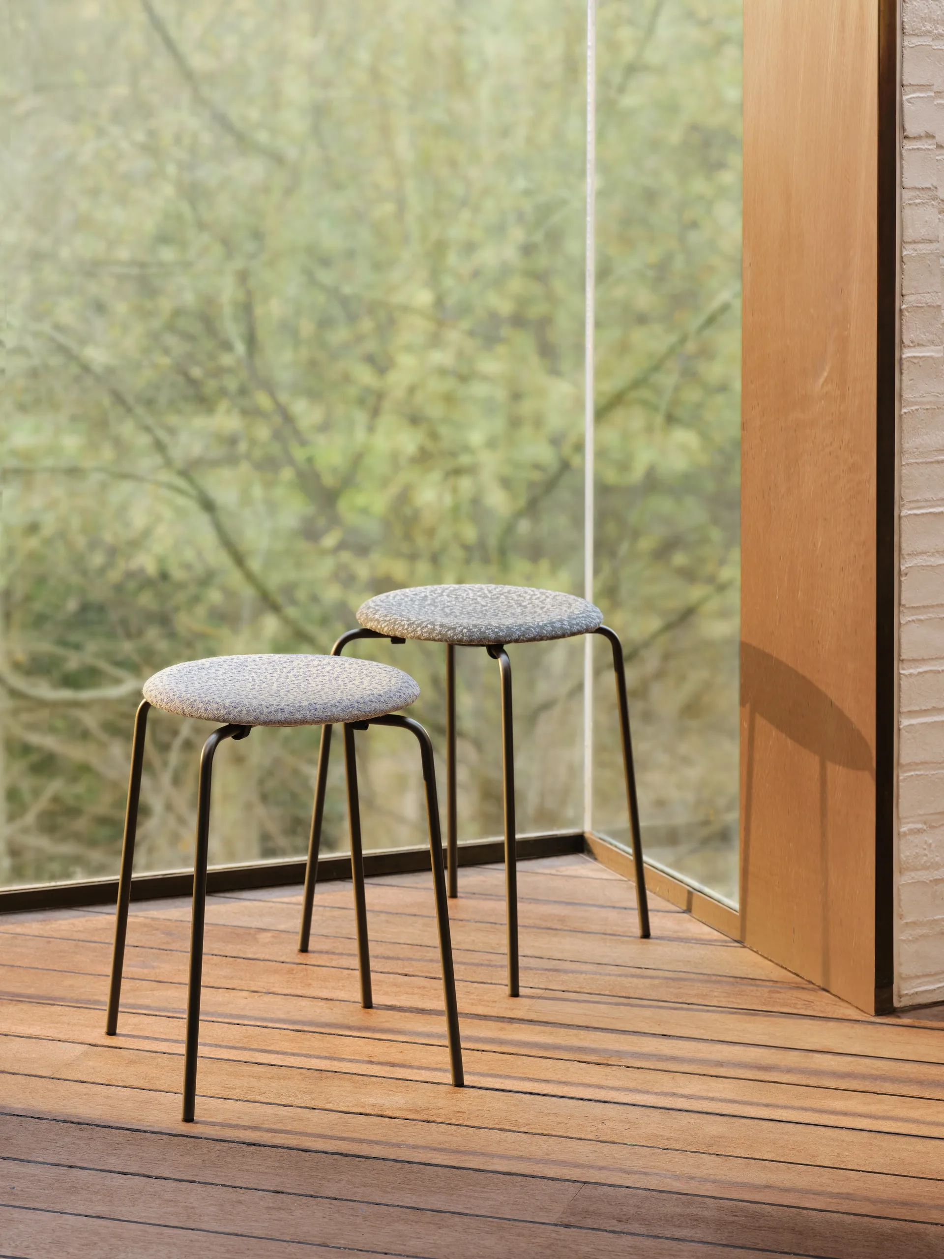 Dot pall tyg, Ria 111-warm graphite Fritz Hansen