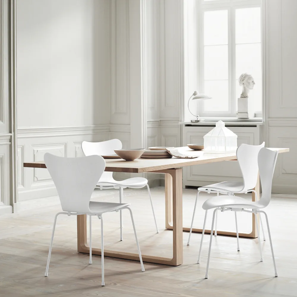 Essay CM42 matbord, Oljad ek Fritz Hansen