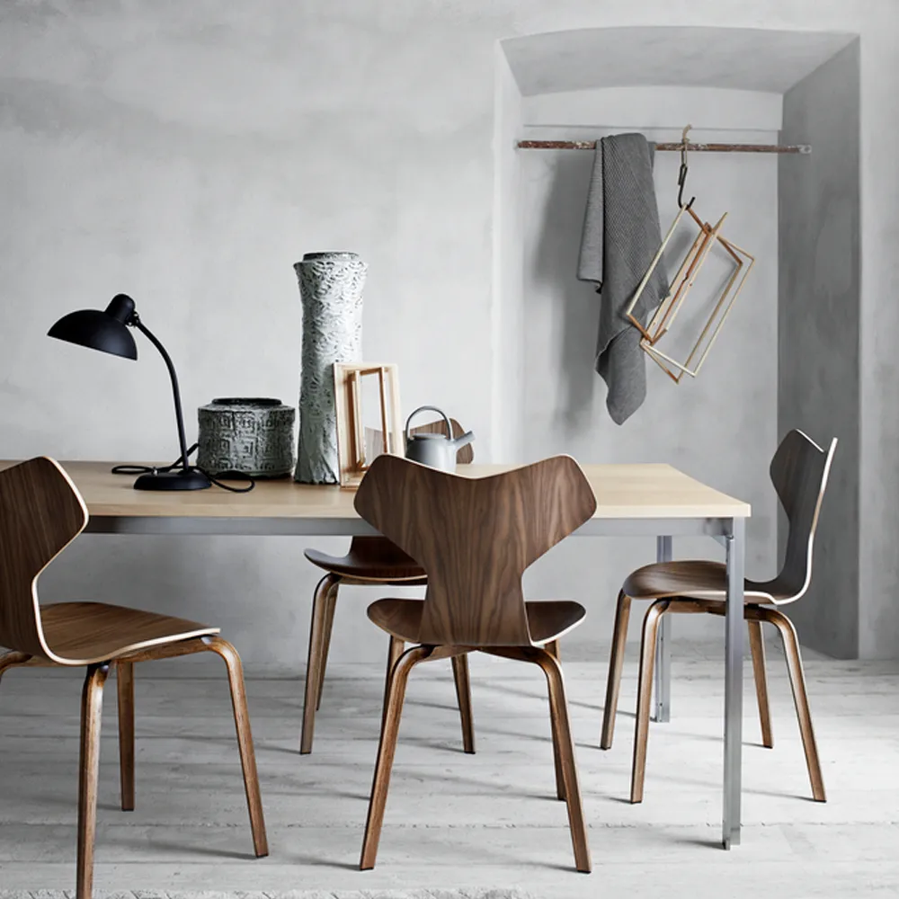 Grand Prix 3130 stol, Light beige-målad ask-grafitgrått stativ Fritz Hansen