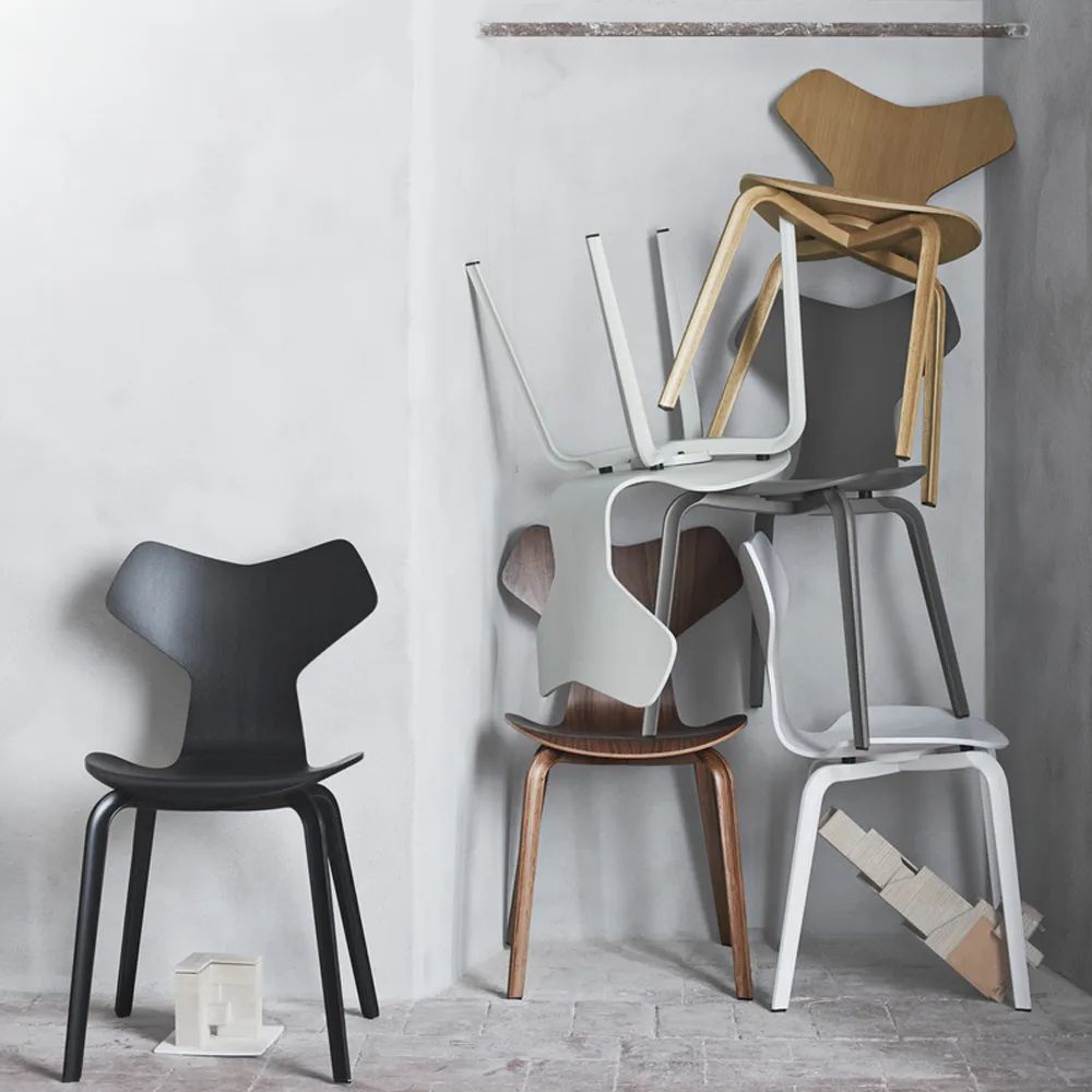 Grand Prix 3130 stol, Olive green-målad ask-kromat stålstativ Fritz Hansen