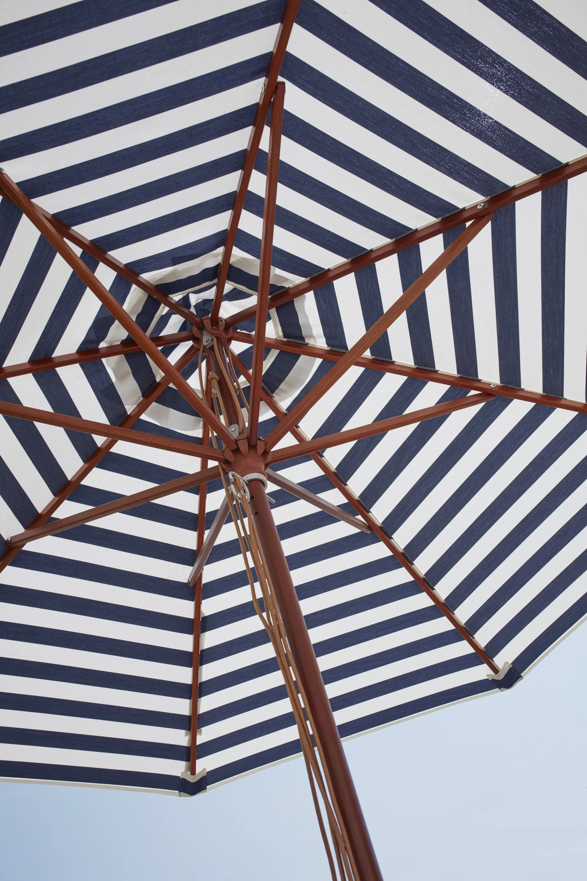 Messina parasoll, Dark Blue Stripes Ø270 cm Fritz Hansen