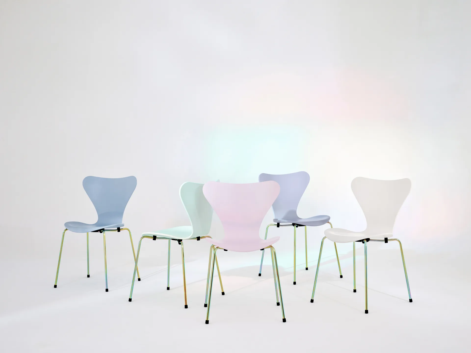 Sjuan 3107 7:14 AM stol, Beige-rainbow Fritz Hansen