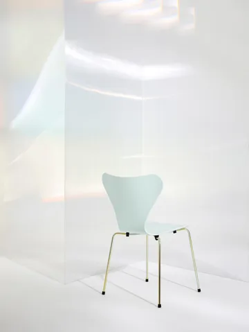 Sjuan 3107 7:14 AM stol - Green-rainbow - Fritz Hansen