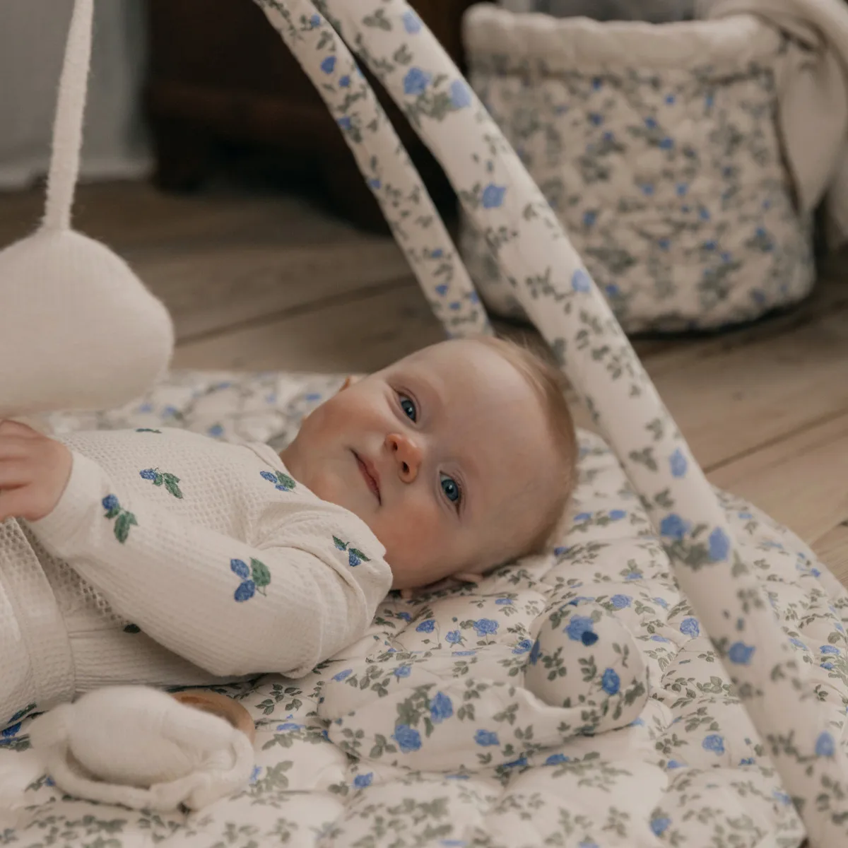 Dainty satin babygym, Ø90 cm Garbo&Friends