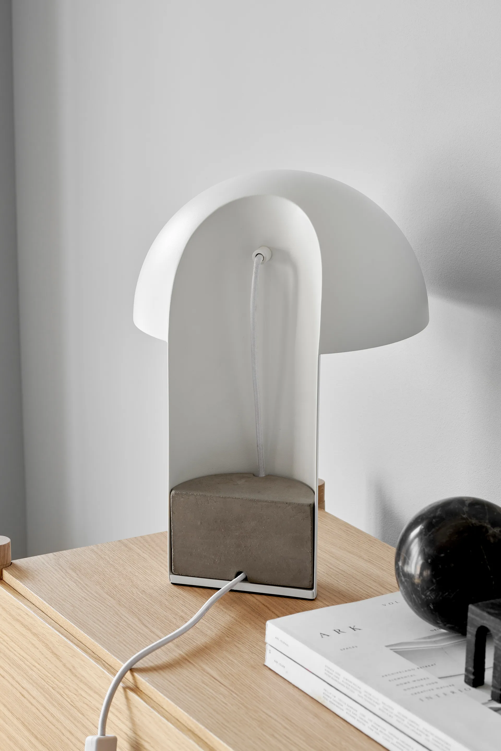 Leery bordslampa 40 cm, Vit Gejst