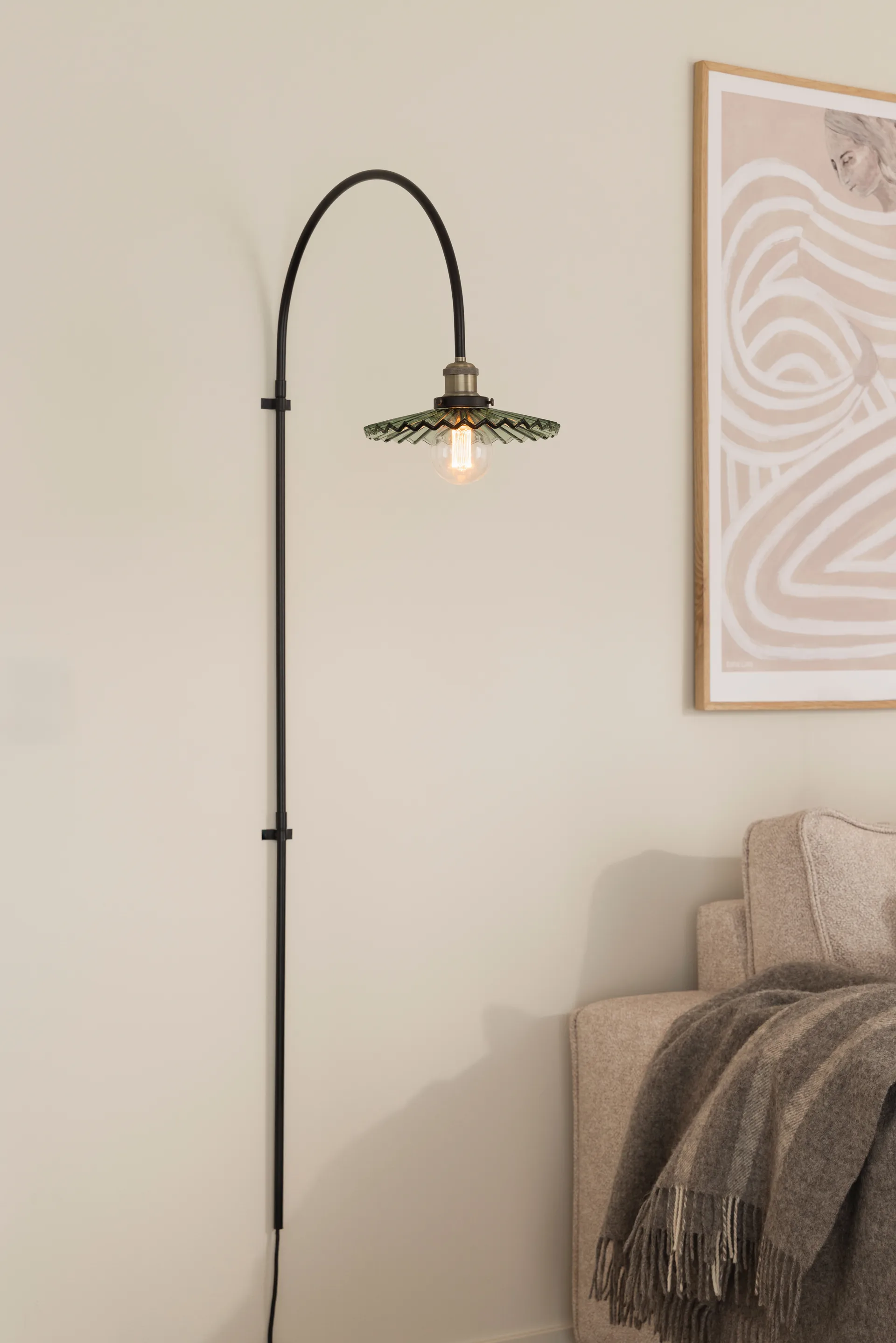Cobbler vägglampa 150 cm, Grön Globen Lighting