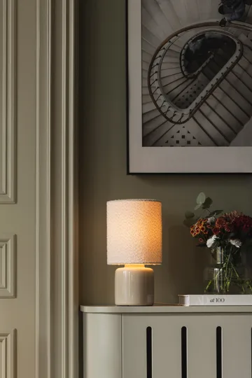 Florian bordslampa - Vit bouclé/beige, Ø20x39 cm - Globen Lighting