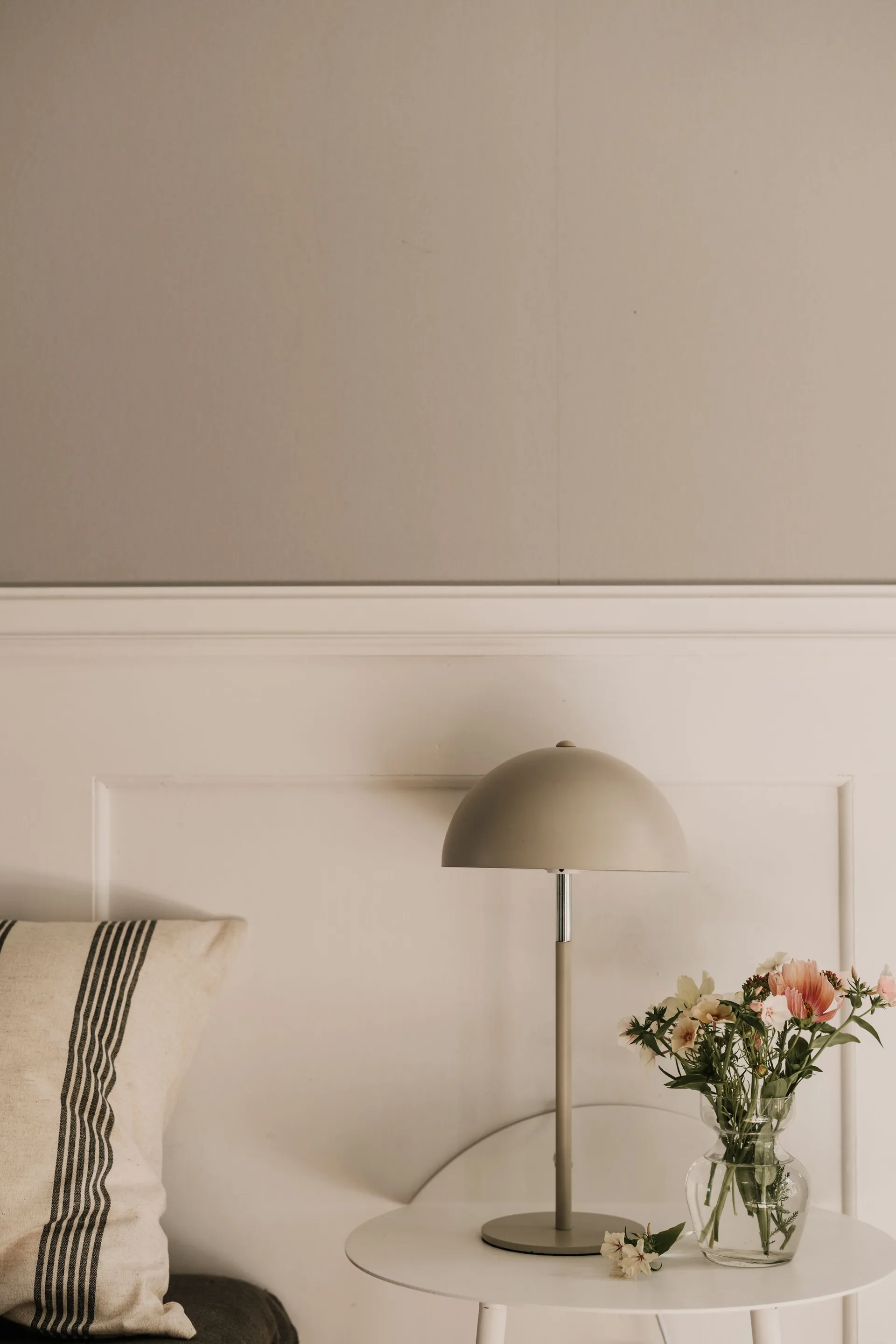 Icon bordslampa 36 cm, Latte Globen Lighting