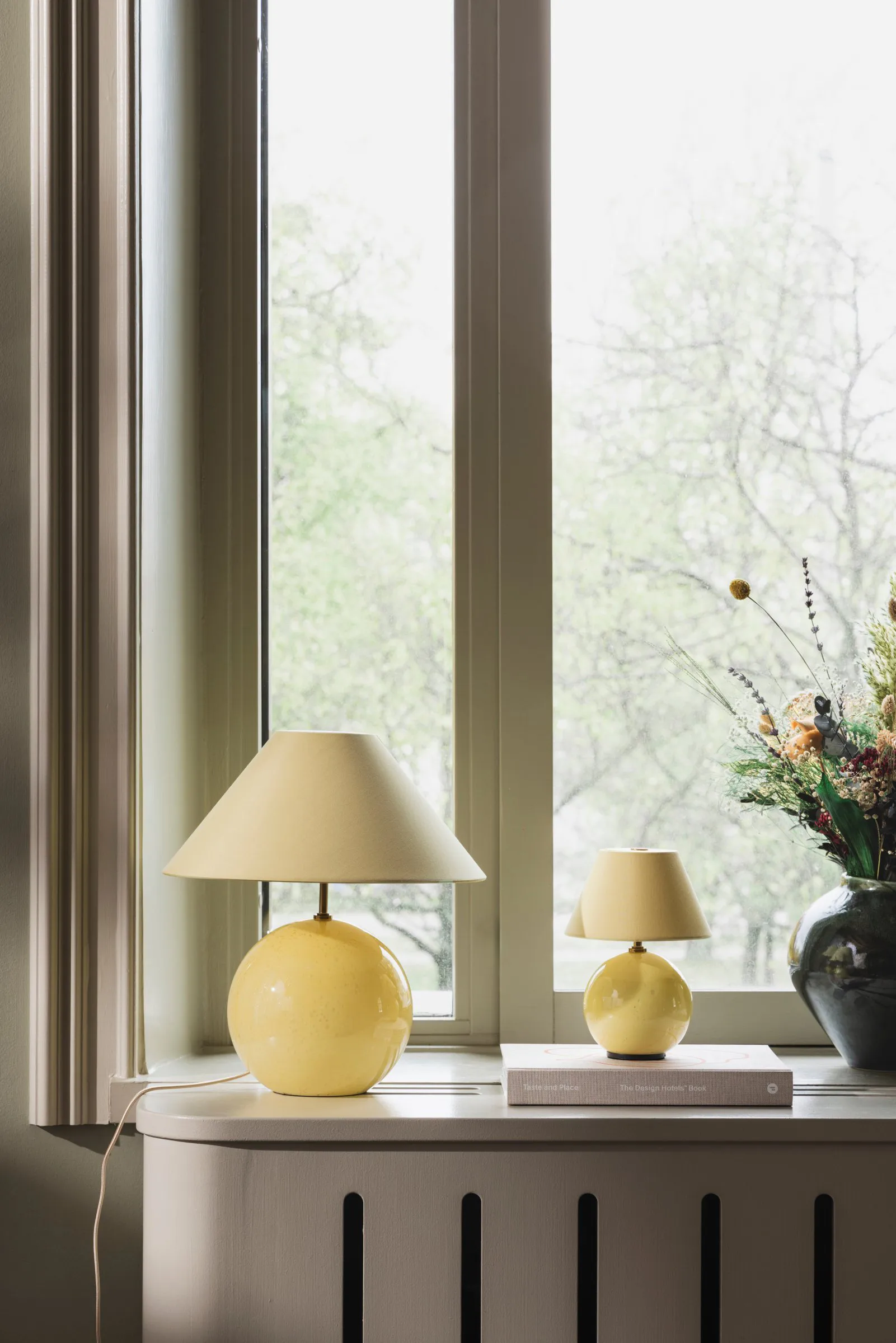Iris 16 portabel bordslampa, Butter yellow Globen Lighting