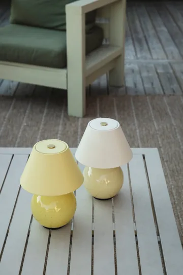 Iris 16 portabel bordslampa - Butter yellow - Globen Lighting