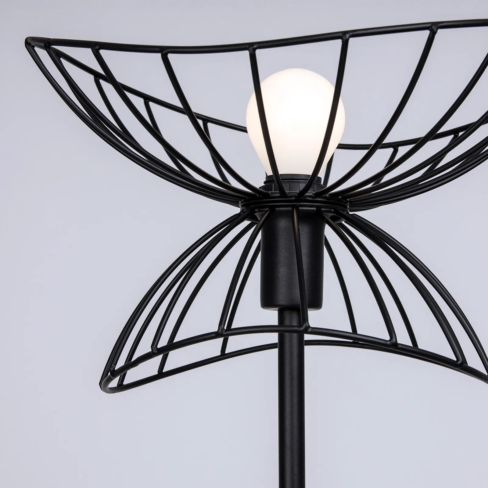 Ray bordslampa, Svart Globen Lighting