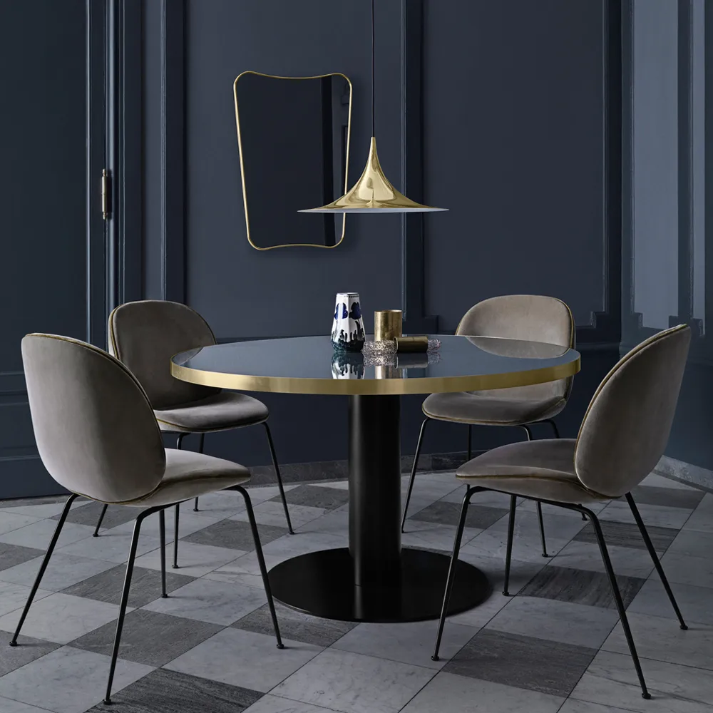 Gubi 2.0 matbord, marble white, ø110, svart stativ GUBI