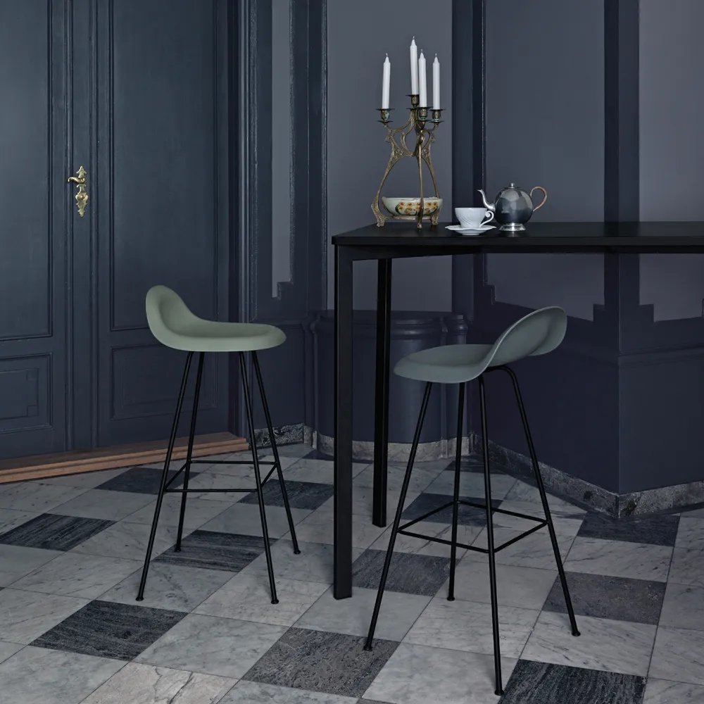 Gubi 3D barstol hög, oak matt lacqured, kromade stålmedar GUBI