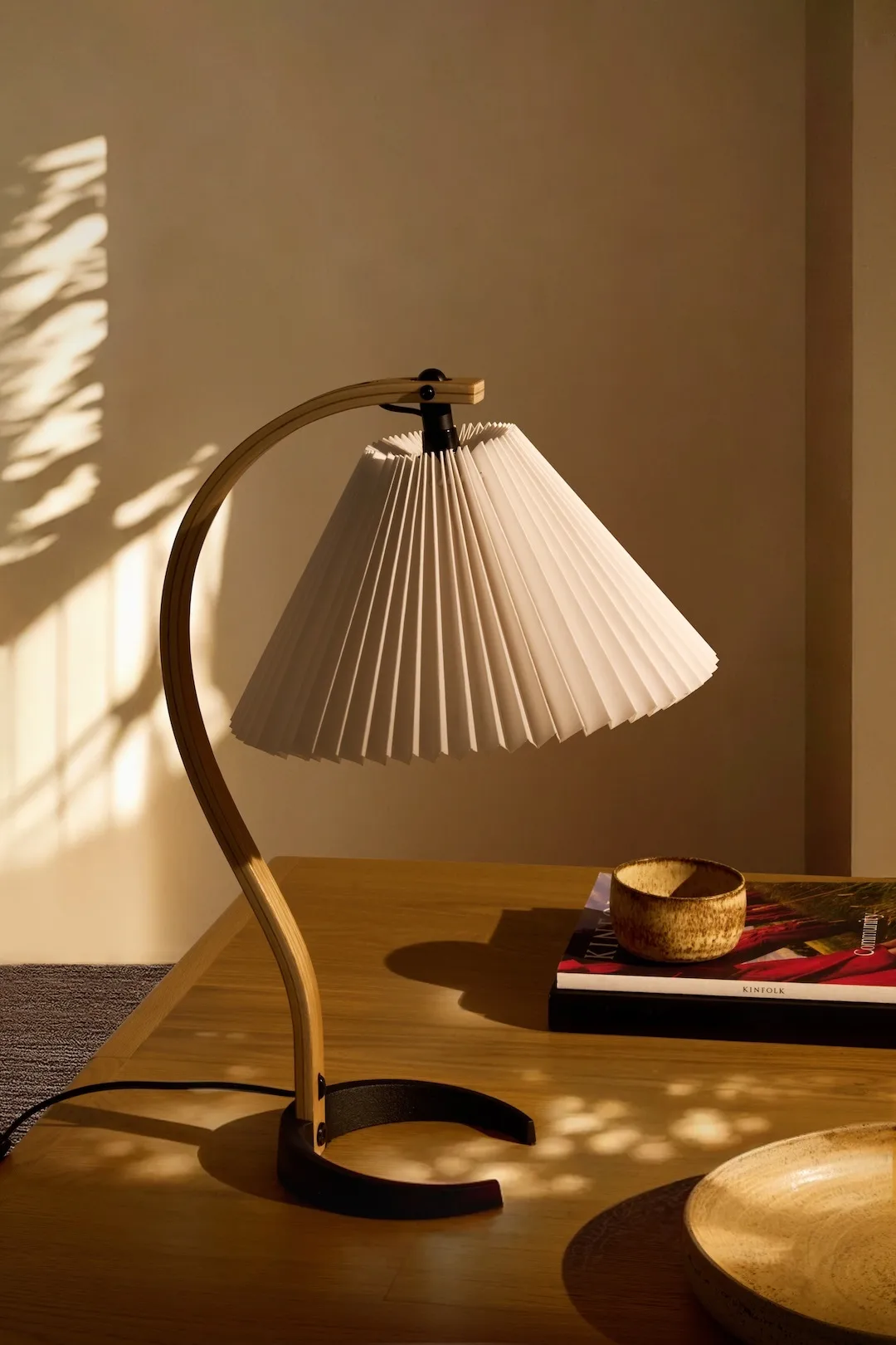 Timberline bordslampa, Oak-birch-white GUBI