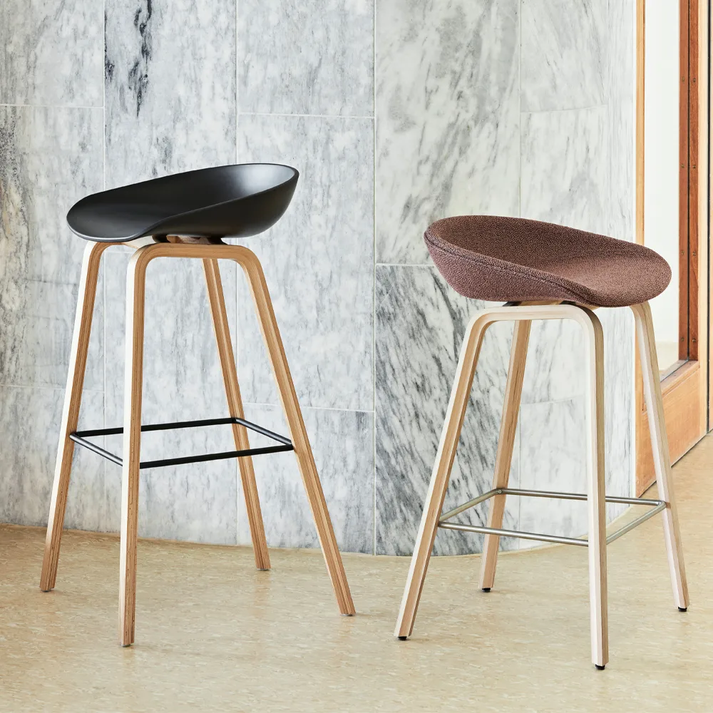 About a Stool 32 High barstol, Black-stålstöd-ekstativ HAY