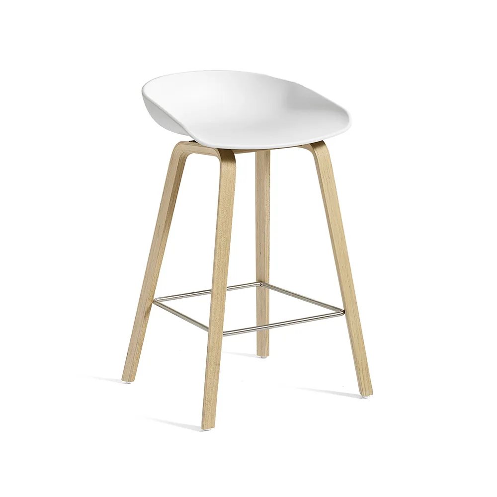 About a Stool 32 Low barstol, White-såpad ekstativ-fotstöd rostfritt HAY