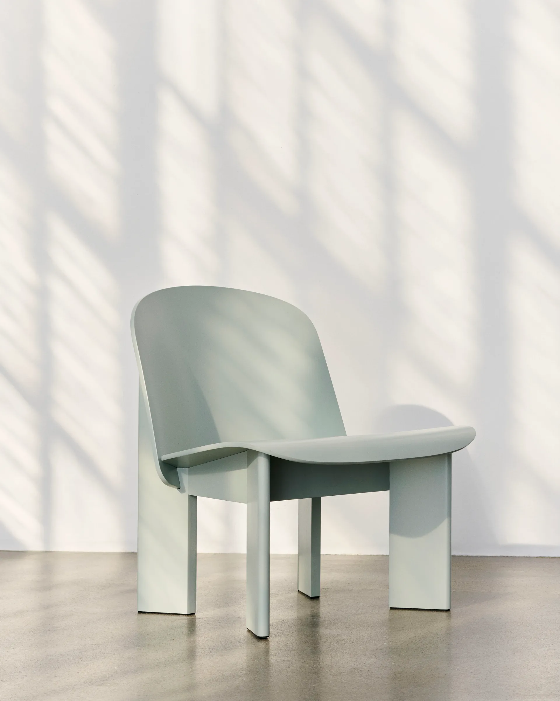 Chisel lounge chair, Eucalyptus lackad bok HAY