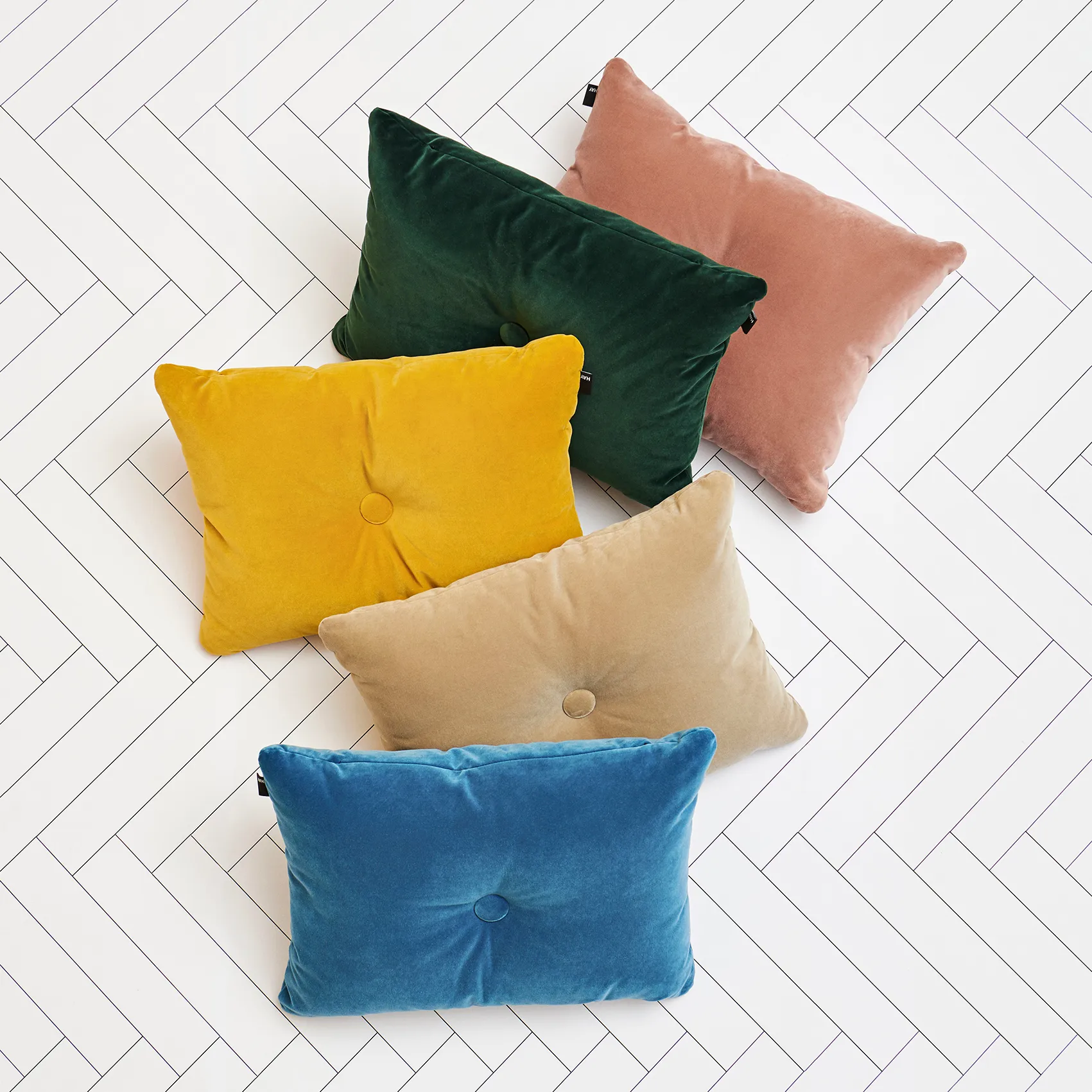 Dot Cushion Soft 1 Dot kudde 45x60 cm, Dark green HAY