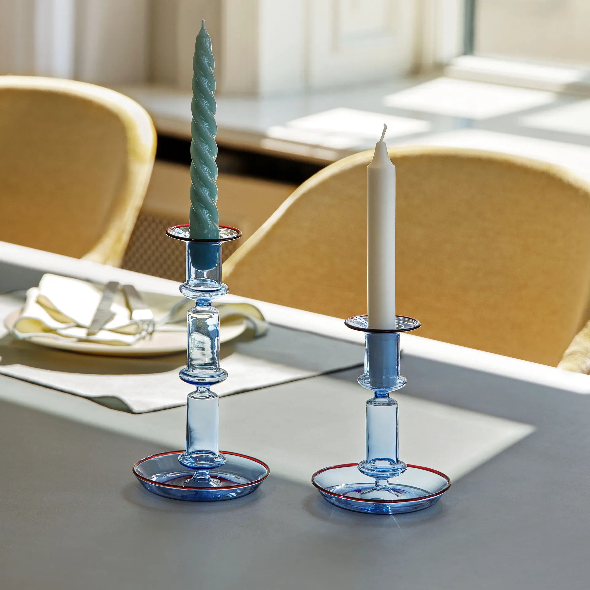 Flare medium ljusstake, Light blue-red HAY