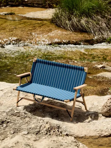 Outdoor Market soffa ihopfällbar - Blue-beige, 2-sits - HAY
