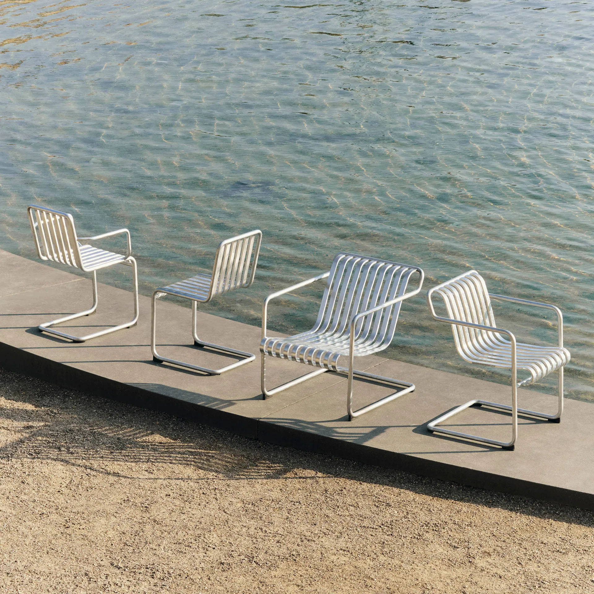 Palissade Cantilever karmstol, Hot galvanised steel HAY