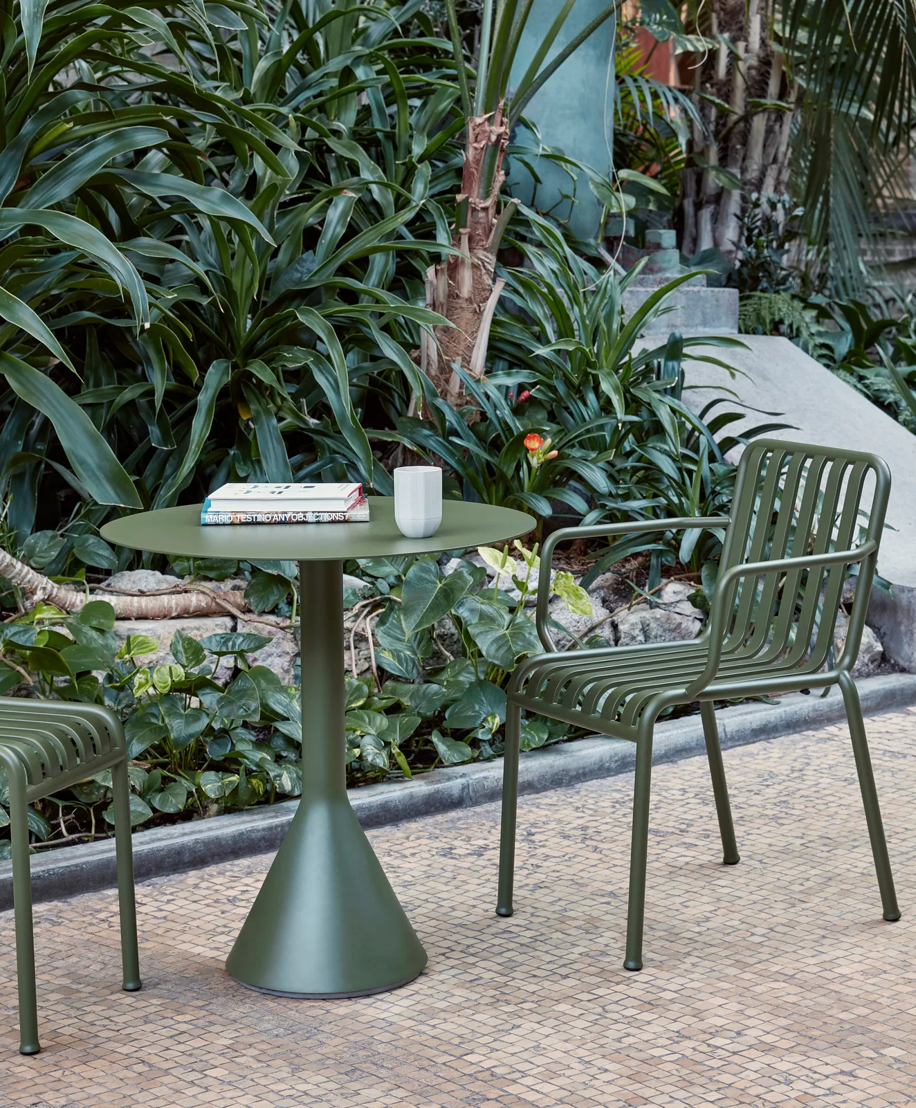 Palissade Cone runt cafébord, Olive, ø70 HAY