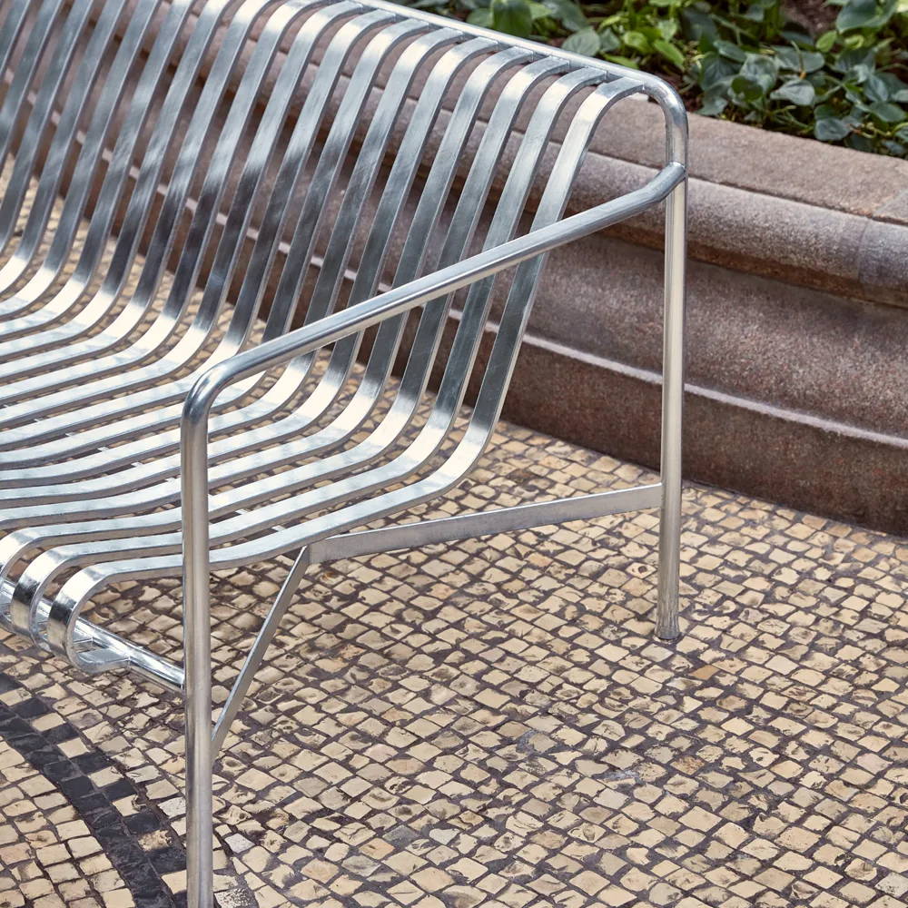Palissade Dining bänk med armstöd, Hot galvanised HAY
