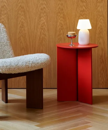 Slit high sidobord Ø35 cm - Candy red lacquered oak - HAY