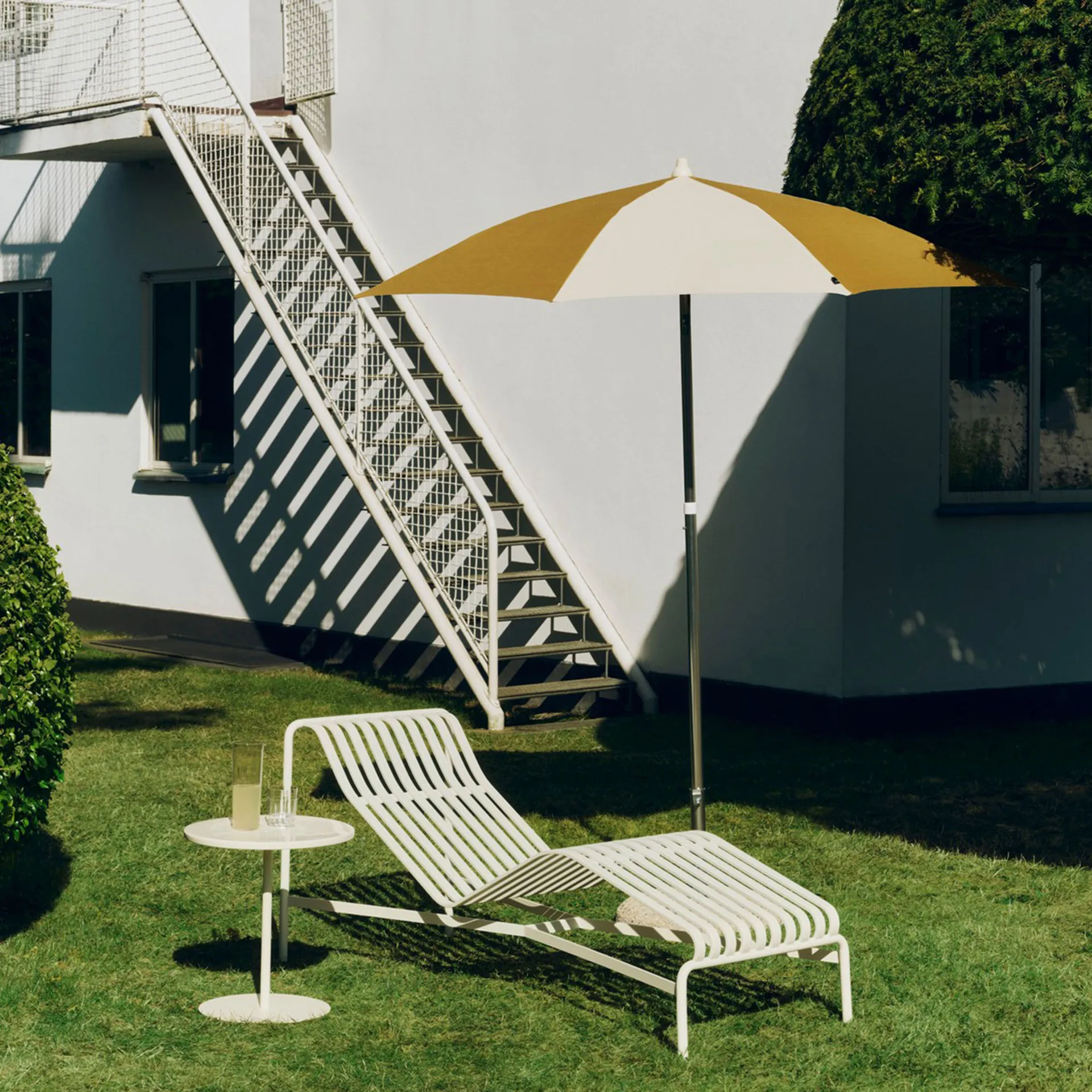 Terrazza Octagon parasoll, Off white-ochre HAY