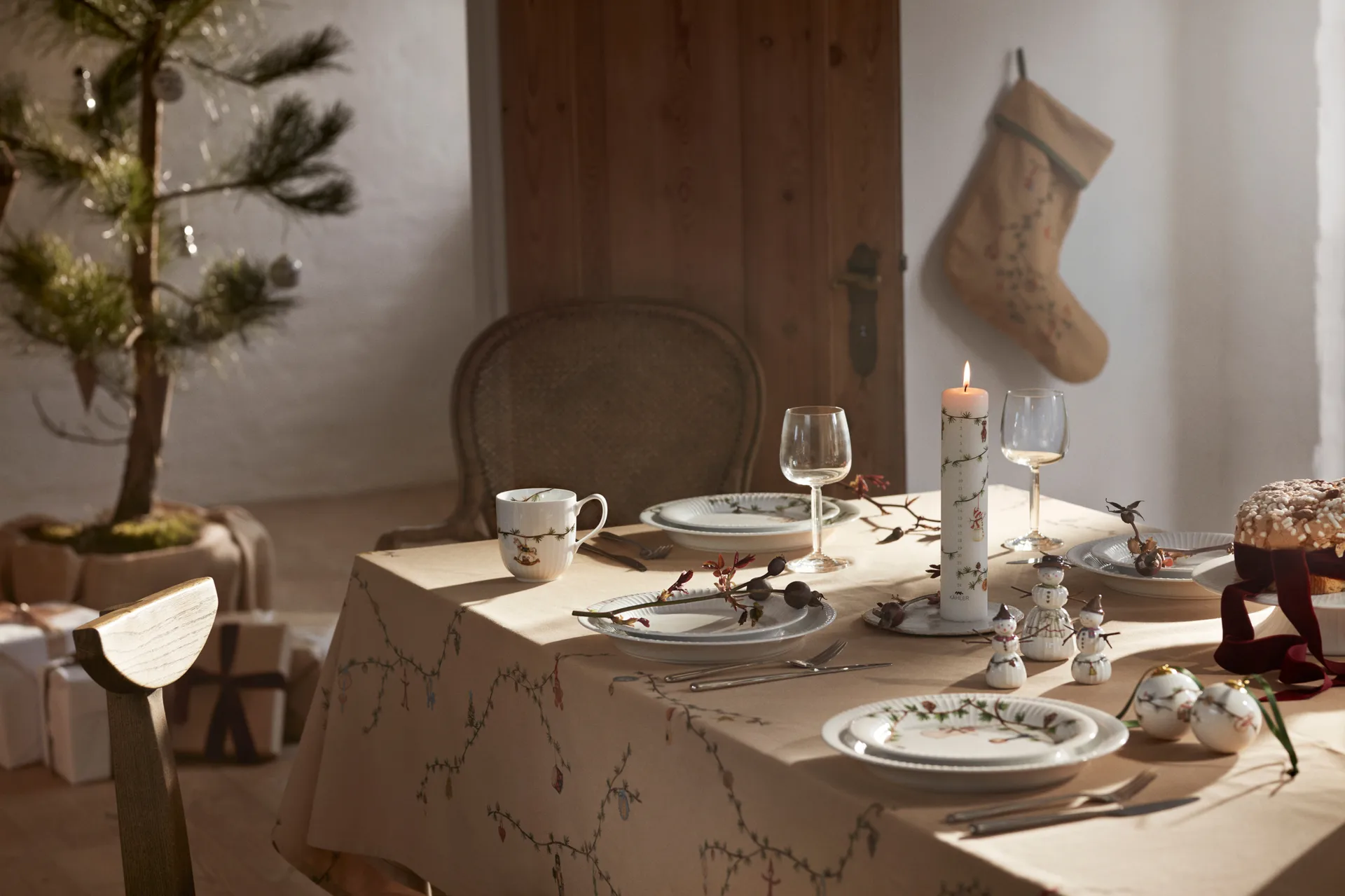 Hammershøi Christmas Duk sand, 150x370 cm Kähler