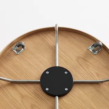 Trayo brickbord Ø40 cm ask - Kromstativ, brunt läderhandtag - Karl Andersson & Söner