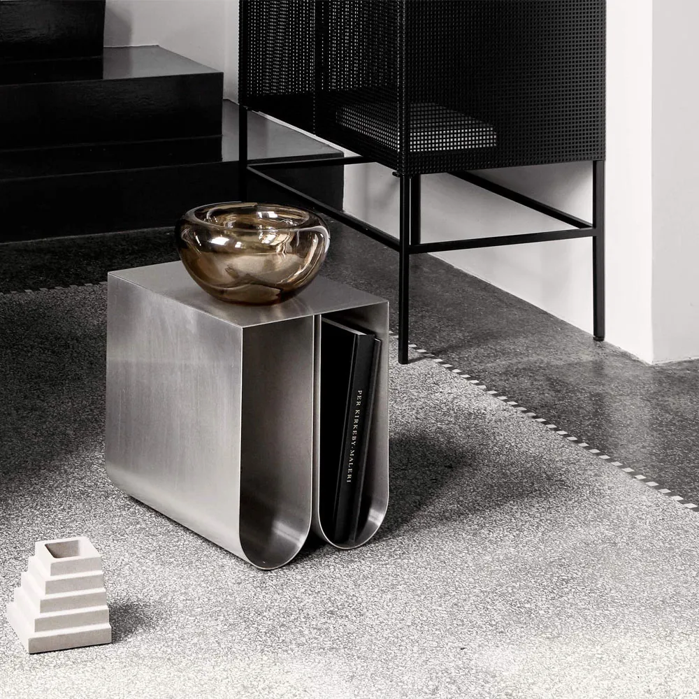Curved sidobord, Black Kristina Dam Studio