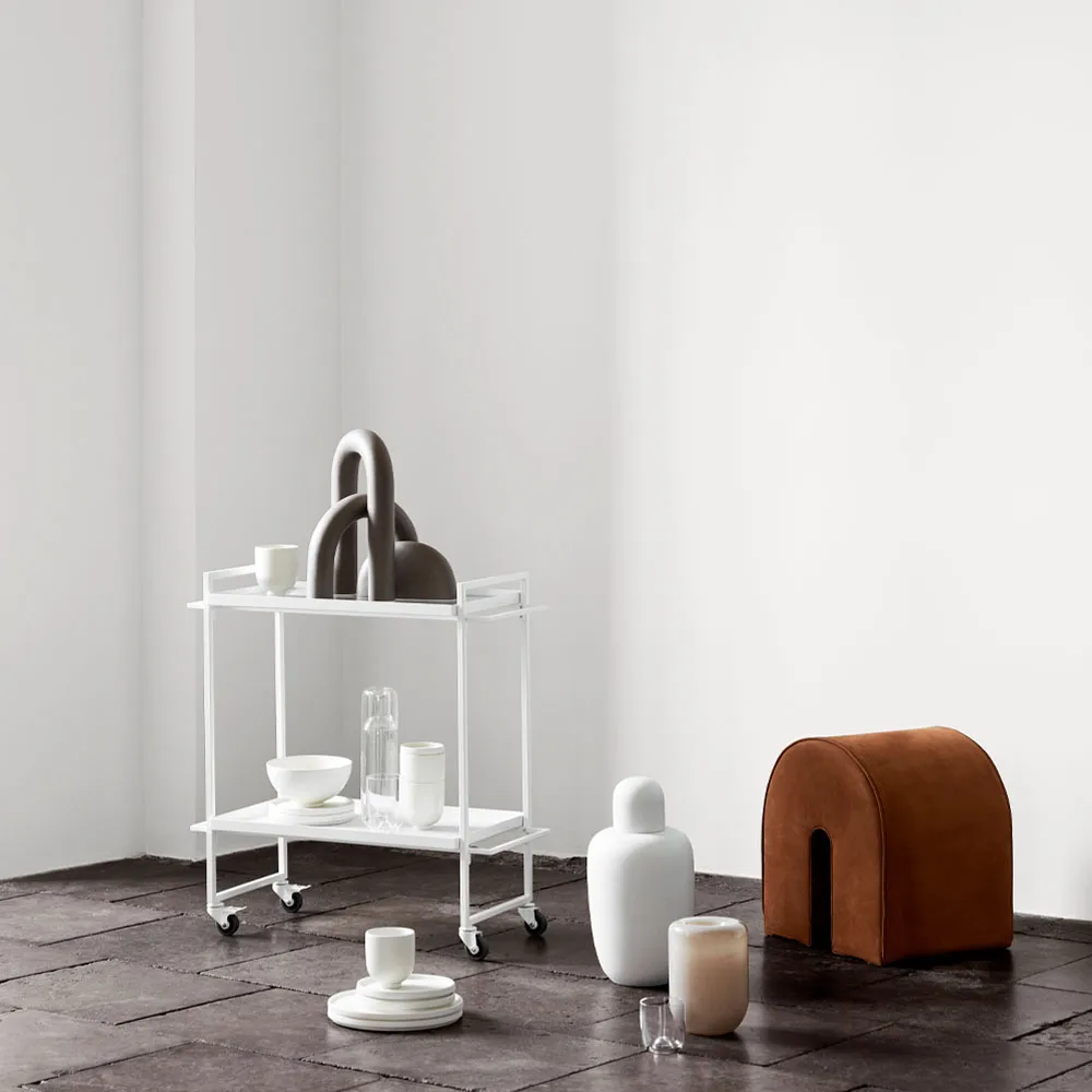 Curved sittpuff, Läder black Kristina Dam Studio