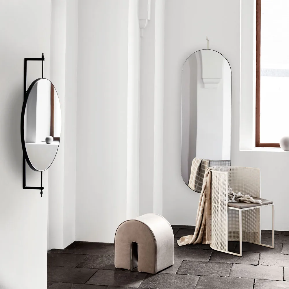 Curved sittpuff, Läder light brown Kristina Dam Studio