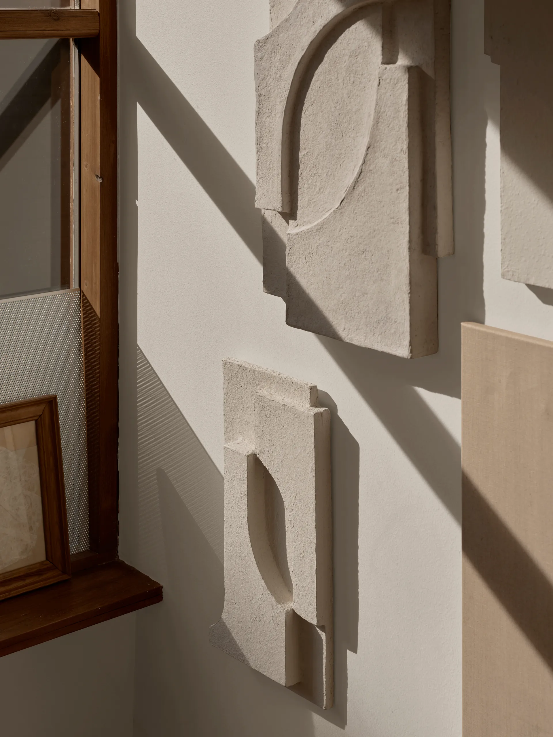 Serif Relief väggdekoration S, Off white Kristina Dam Studio