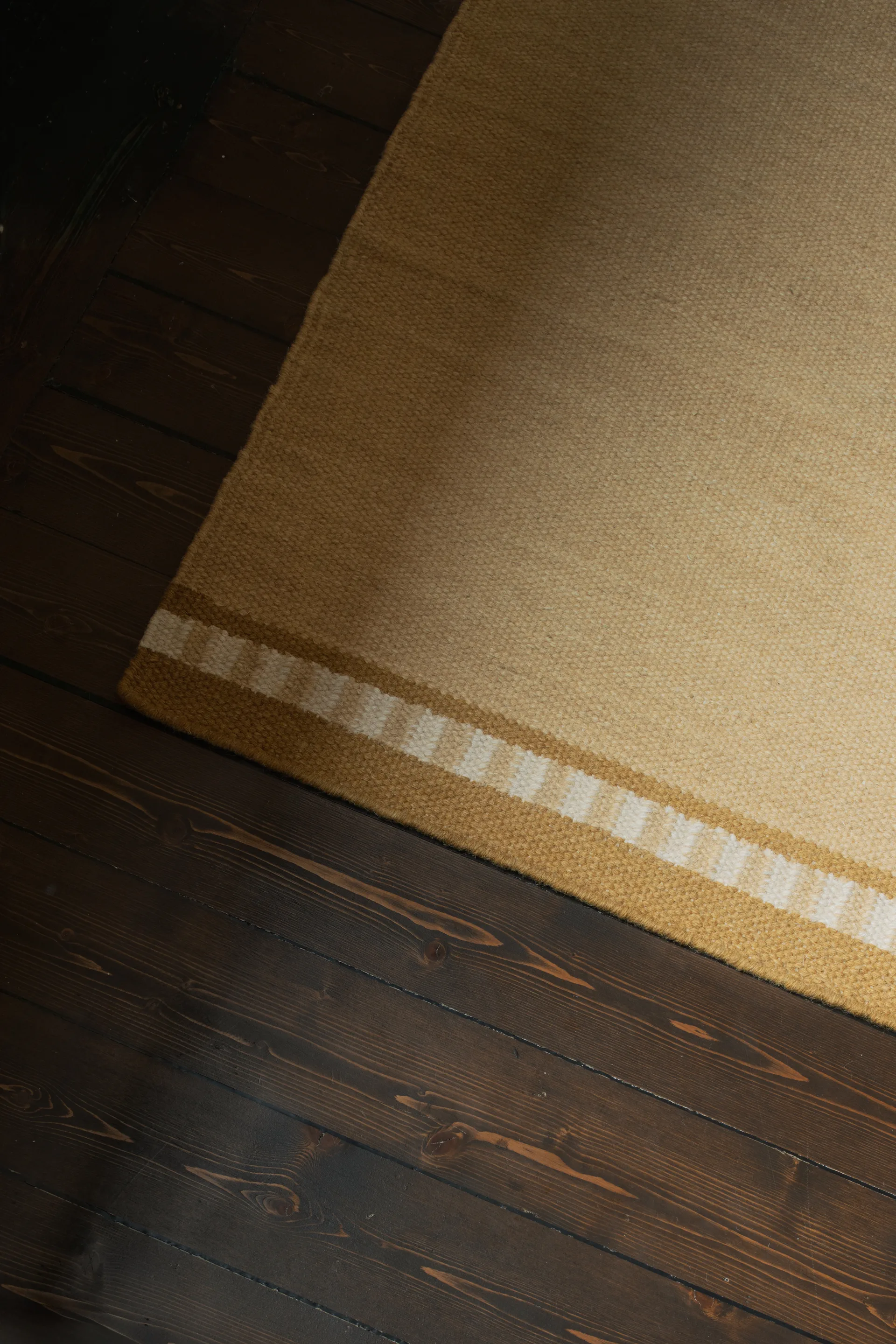 Röllakan Solid ullmatta, Mariegold, 250x350 cm Layered