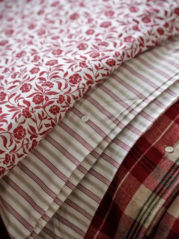 Dobby striped cotton poplin bäddset - Röd-beige-vit - Lexington