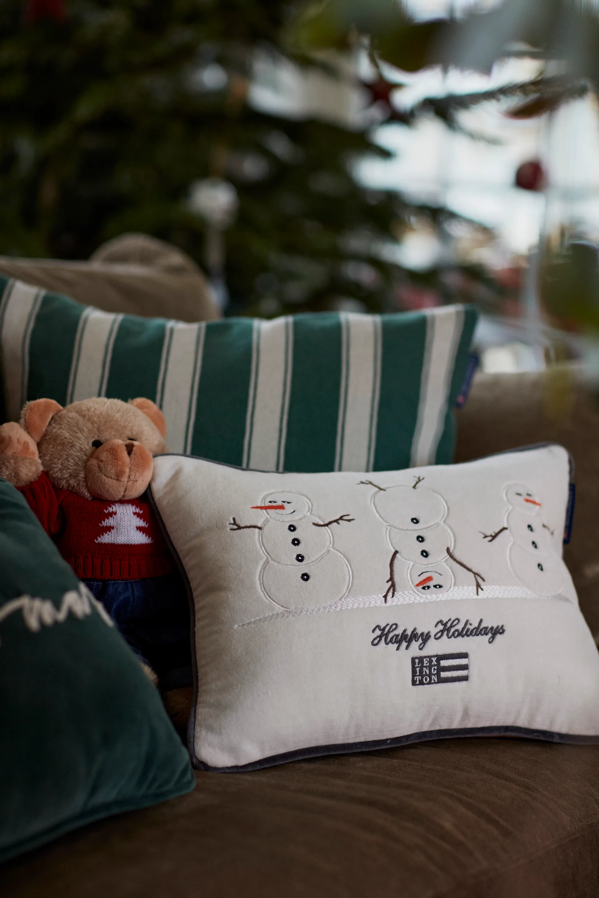 Snowmen Embroidered Cotton Velvet kudde 30x40 cm, White Lexington